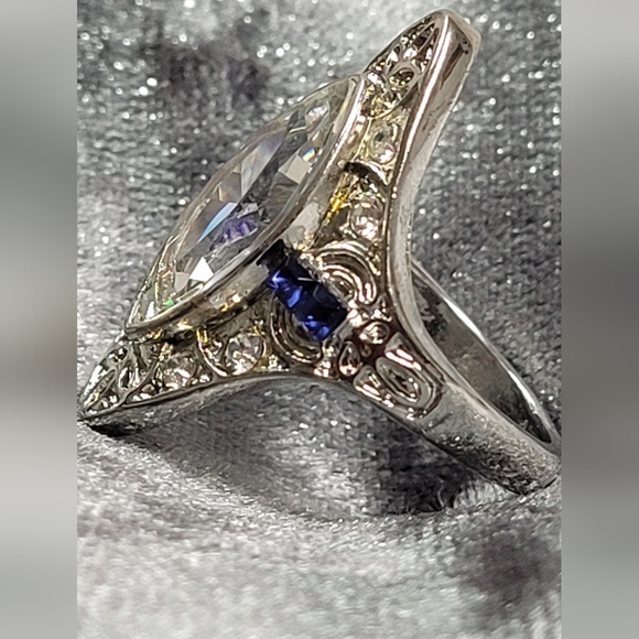 Floral Shaped Crystal Art Deco Ring - Picture 3 of 5